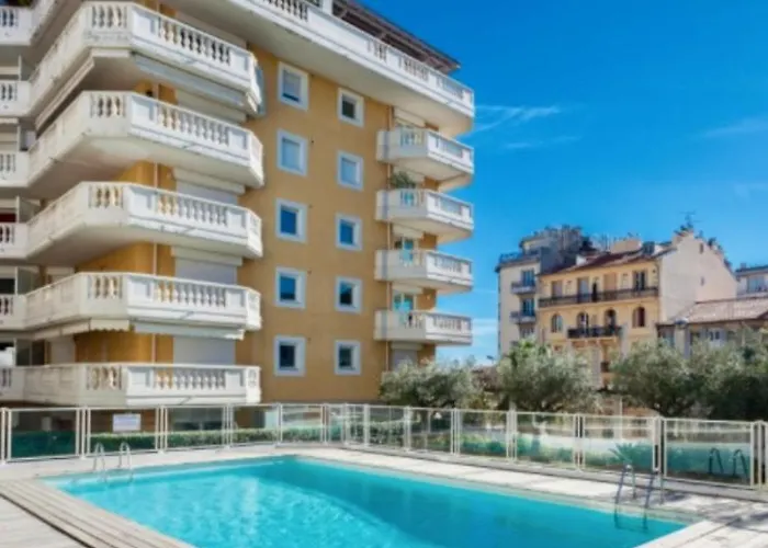 Les Domes, Piscine *